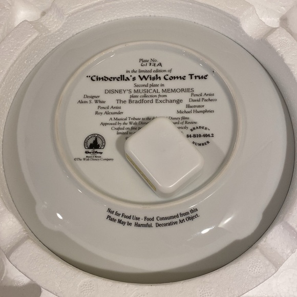 Disney Cinderella Collectible Music Plate - Picture 4 of 7